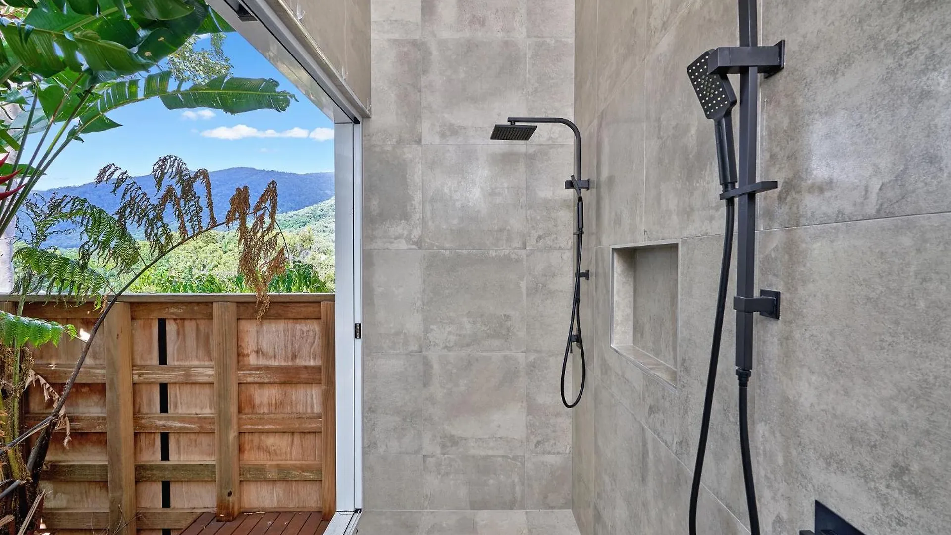 Holiday home Canopy Views Holiday House With Heated Pool Palm Cove