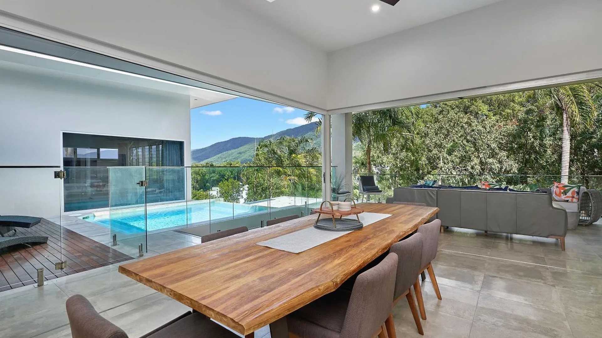 Canopy Views Holiday House With Heated Pool Palm Cove Holiday home